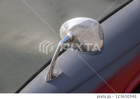 バックミラー old outer rear view mirror 123630348