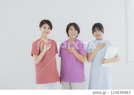 医療スタッフ、医師、看護師、介護士、医療事務 123630467