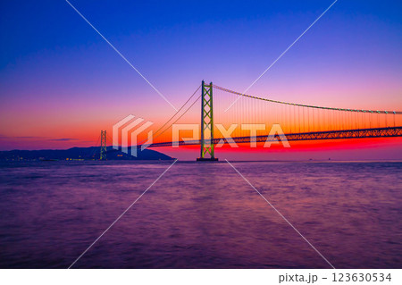 明石海峡大橋の夕景 明石海峡大橋の夕景 123630534
