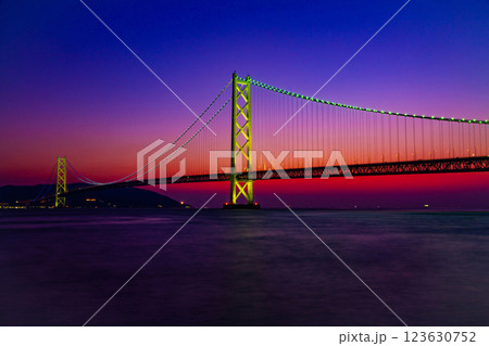 明石海峡大橋の夜景 明石海峡大橋の夜景 123630752