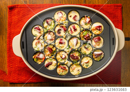 たこ焼き octopus dough balls Takoyaki japanese food たこ焼き octopus dough balls Takoyaki japanese food 123631083