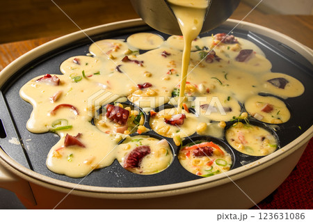 たこ焼き octopus dough balls Takoyaki japanese food たこ焼き octopus dough balls Takoyaki japanese food 123631086