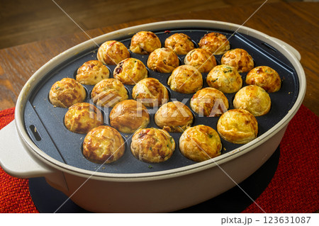 たこ焼き octopus dough balls Takoyaki japanese food たこ焼き octopus dough balls Takoyaki japanese food 123631087