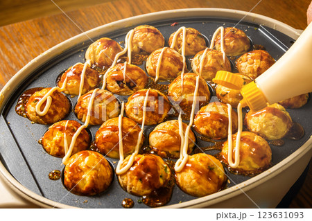 たこ焼き　octopus dough balls Takoyaki japanese food 123631093