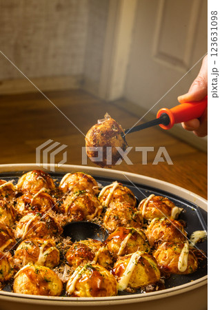 たこ焼き　octopus dough balls Takoyaki japanese food 123631098