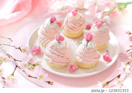 さくらといちごのモンブラン お花見スイーツ 春スイーツ さくらといちごのモンブラン お花見スイーツ 春スイーツ 123631353