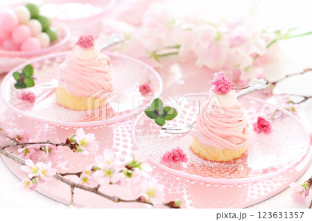 さくらといちごのモンブラン　お花見スイーツ　春スイーツ 123631357