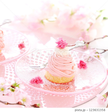 さくらといちごのモンブラン お花見スイーツ 春スイーツ さくらといちごのモンブラン お花見スイーツ 春スイーツ 123631358