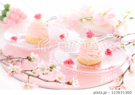 さくらといちごのモンブラン　お花見スイーツ　春スイーツ 123631360