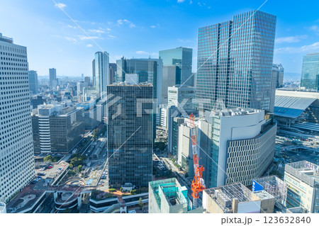 都市風景・梅田駅周辺の高層ビル群 都市風景・梅田駅周辺の高層ビル群 123632840