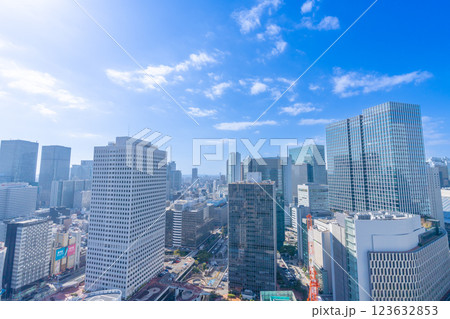 都市風景・梅田駅周辺の高層ビル群 都市風景・梅田駅周辺の高層ビル群 123632853