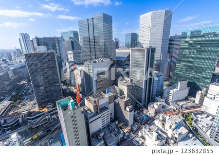 都市風景・梅田駅周辺の高層ビル群 123632855