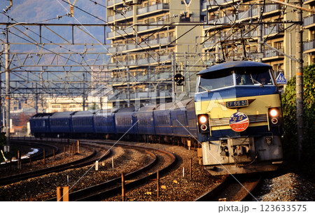 2006年　東海道本線を走るブルートレインなは・あかつき 123633575