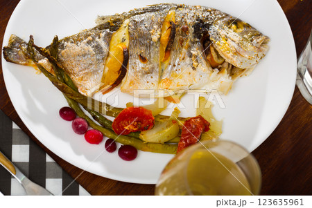 Grilled dorada with baked vegetables 123635961