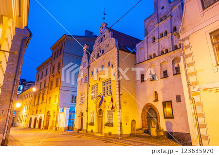 City Hall Square with House of the Blackheads and Saint Peter church in Old Town of Riga 123635970