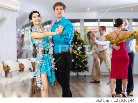 Young couple dancing 123636144