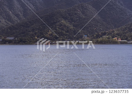 【広島宮島 宮島口JR西日本宮島フェリーからの大鳥居】 【広島宮島 宮島口JR西日本宮島フェリーからの大鳥居】 123637735