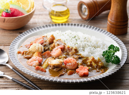 シーフードカレー (ホタテ,イカ,エビ) シーフードカレー (ホタテ,イカ,エビ) 123638621