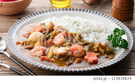 シーフードカレー (ホタテ,イカ,エビ) シーフードカレー (ホタテ,イカ,エビ) 123638624