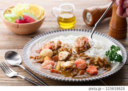 シーフードカレー （ホタテ,イカ,エビ） 123638628