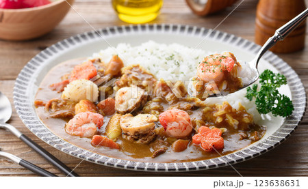 シーフードカレー (ホタテ,イカ,エビ) シーフードカレー (ホタテ,イカ,エビ) 123638631