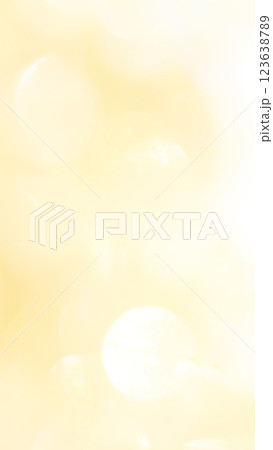 ふんわりキラキラ玉ボケ背景　黄色の淡いパステルカラー 123638789