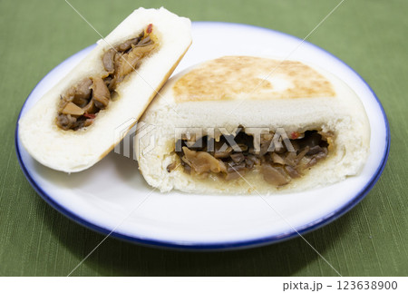 おやき きのこ おやき きのこ 123638900