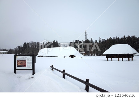 雪の三内丸山遺跡の風景_青森 雪の三内丸山遺跡の風景_青森 123640216