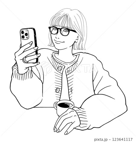 スマホを持つ女性 123641117