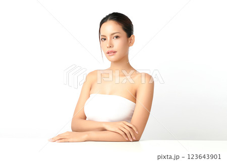 Beautiful young asian woman with clean fresh skin on white background, Face care, Facial treatment, Cosmetology, beauty and spa, Asian women portrait. 123643901