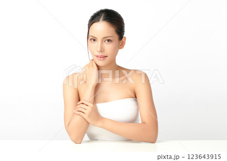 Beautiful young asian woman with clean fresh skin on white background, Face care, Facial treatment, Cosmetology, beauty and spa, Asian women portrait. 123643915