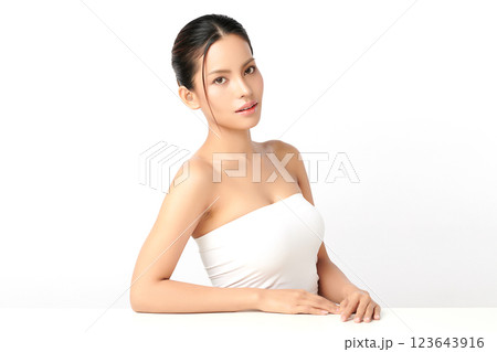 Beautiful young asian woman with clean fresh skin on white background, Face care, Facial treatment, Cosmetology, beauty and spa, Asian women portrait. 123643916