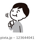 うがい、口を濯ぐ男の子：グレー 123644041