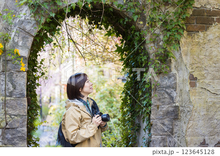 カメラ女子 旅行 女子旅 カメラ女子 旅行 女子旅 123645128