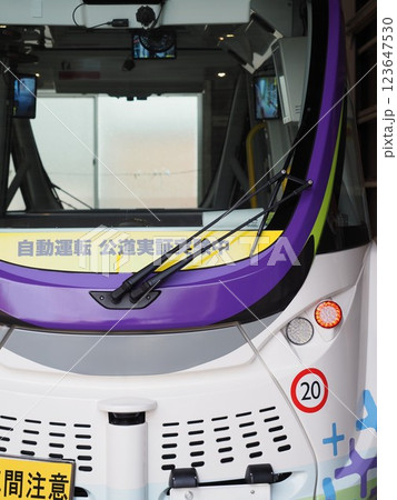 自動運転バス 123647530