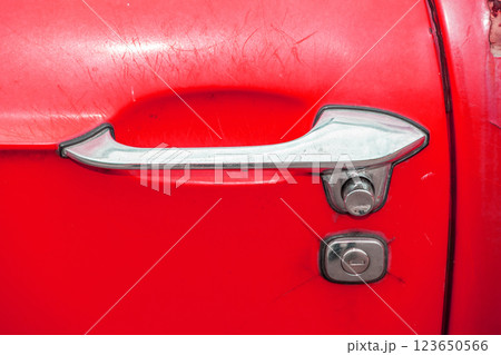 古い車のドアノブ　　Old private car door handle 123650566