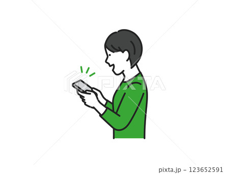 スマホを操作する笑顔の女性 スマホを操作する笑顔の女性 123652591