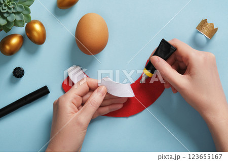 DIY Easter Egg King. Step-by-step instructions. Step 6. Glue the white part of the king's robe to the red part of the robe. DIY Easter Egg King. Step-by-step instructions. Step 6. Glue the white part of the king's robe to the red part of the robe. 123655167