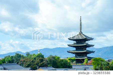 京都・八坂の塔を望む 123655580