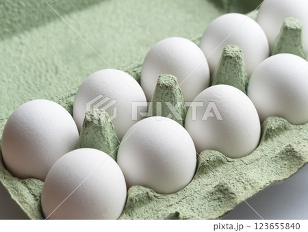 White fresh chicken eggs. Raw fresh egg in eco paper pack. White fresh chicken eggs. Raw fresh egg in eco paper pack. 123655840