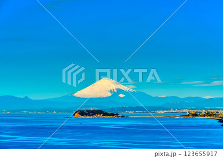 湘南・葉山から望む江ノ島と富士山 湘南・葉山から望む江ノ島と富士山 123655917