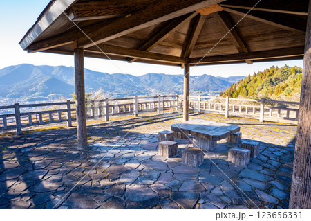 池平公園の展望台（湧水町） 123656331