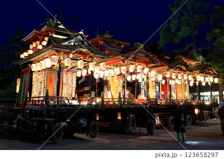 長浜曳山祭　宵山 123658297