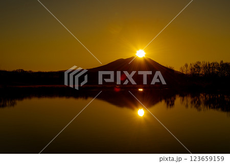 筑波山の朝日　ダイヤモンド筑波 123659159