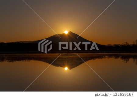 筑波山の朝日　ダイヤモンド筑波 123659167