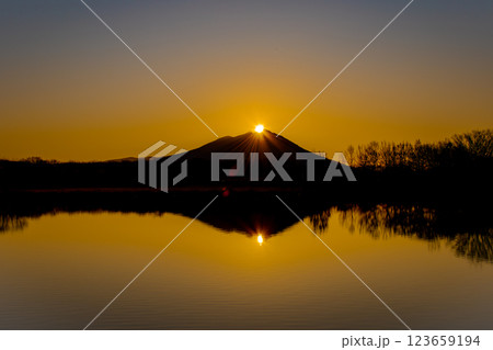 筑波山の朝日　ダイヤモンド筑波 123659194