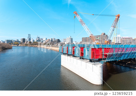 建設中の宮沢橋と仙台市内 123659215