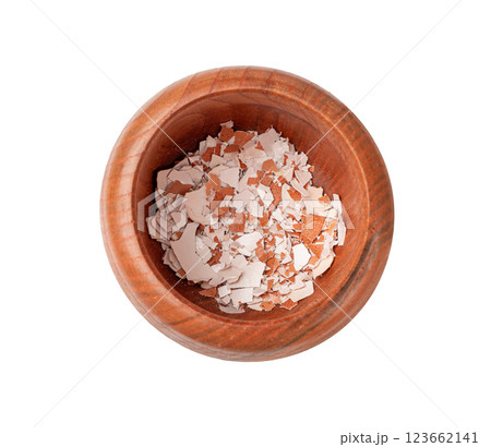 Broken Egg Shell in Bowl, Crushed Eggshell, Calcium Supplement, Cracked Eggshells 123662141