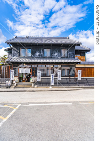 京都市伏見区南浜町　伏見夢百衆（月桂冠旧本社）伏見の清酒販売　大正レトロな喫茶スペース 123663945