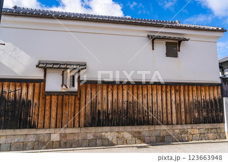 京都市伏見区塩屋町　東山酒造（伏見の地酒）　杜氏伝承の日本酒の歴史と伝統を継承 123663948